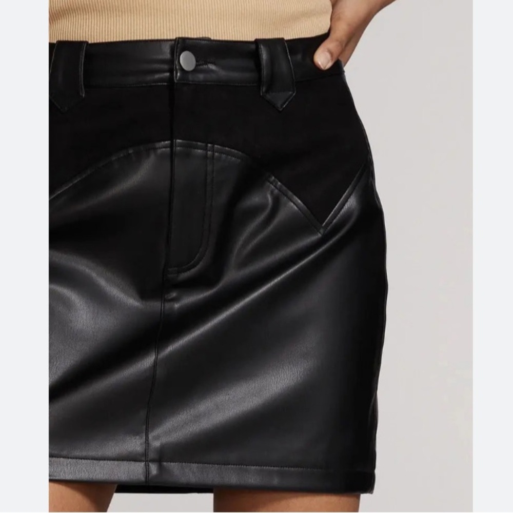 NWT Miss Soarkling Black Faux Leather mini skirt with belt loops